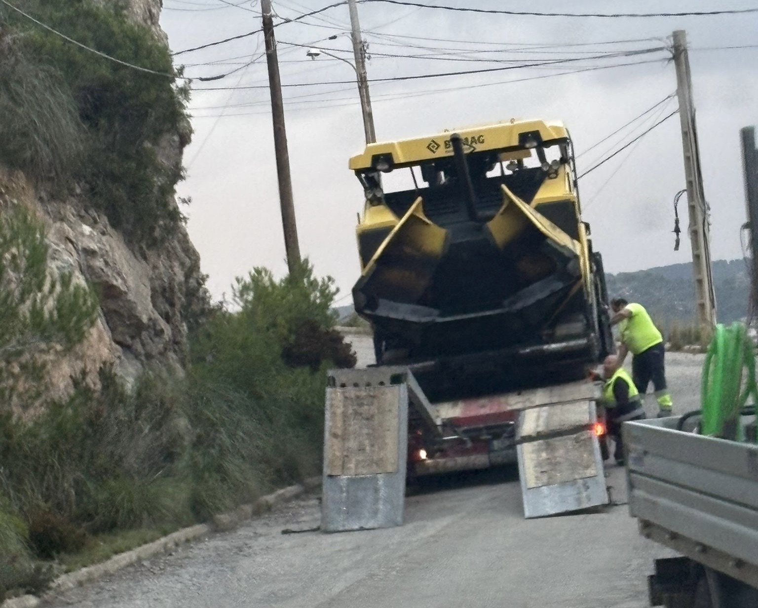 Anlieferung der Asphaltmaschine