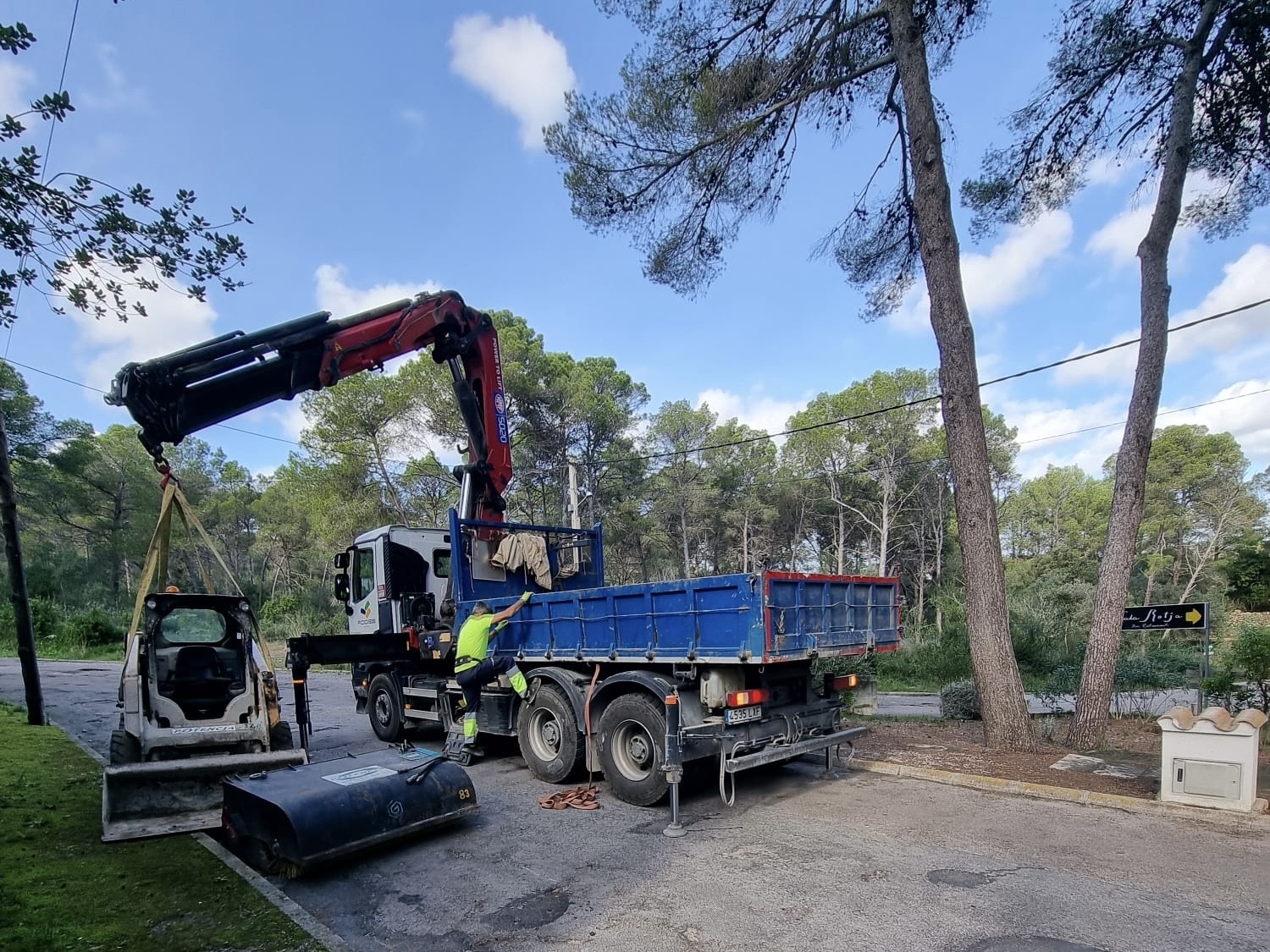 Anlieferung der Kehrmaschine